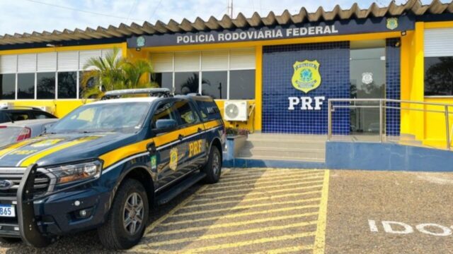 Mulher é presa pela PRF com medicamentos clandestinos para emagrecimento na BR-365, em Uberlândia