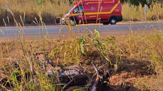 Homem é encontrado morto ao lado de moto na BR-153, em Frutal, 24 horas após desaparecimento