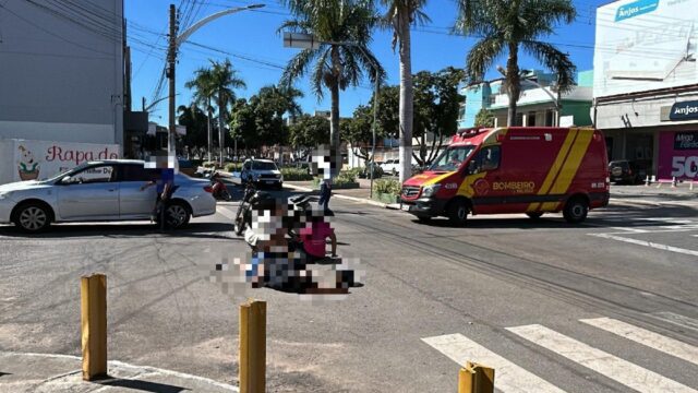 Duas pessoas ficam feridas após acidente entre moto e carro no Centro de Catalão