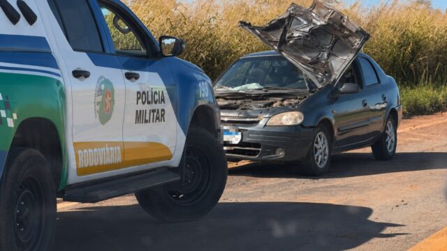 Colisão entre dois carros é registrada na GO-330, próximo à Cachoeirinha, saída para Ipameri