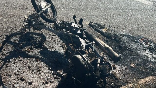 Motocicleta é destruída por incêndio no Centro de Goiandira