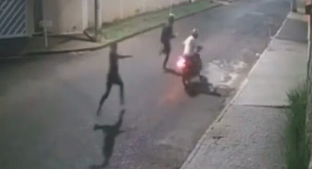 VÍDEO: Adolescente reage a assalto, luta com criminoso e dupla acaba presa em Uberlândia