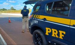 PRF registra 17 acidentes e 567 autuações nas rodovias federais de Goiás durante o fim de semana PRF registra 17 acidentes e 567 autuações nas rodovias federais de Goiás durante o fim de semana