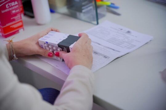 Governo de Goiás amplia acesso a medicamentos de alto custo no estado