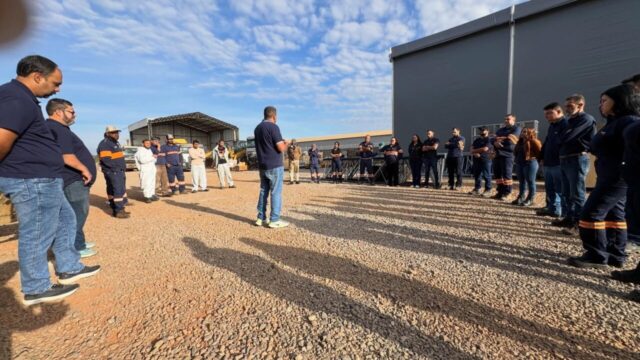 Metabase cobra avanço nas negociações durante assembleia com trabalhadores da oficina da Simak