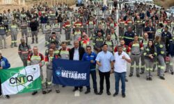 Prefeito Velomar Rios participa de assembleia com trabalhadores da CMOC e recebe reconhecimento por reconstrução de rodovia Prefeito Velomar Rios participa de assembleia com trabalhadores da CMOC e recebe reconhecimento por reconstrução de rodovia
