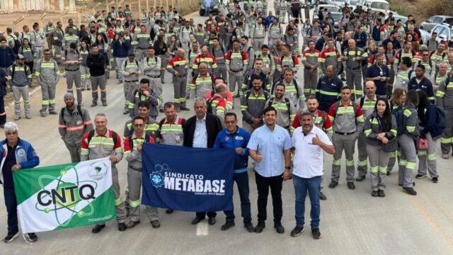 Prefeito Velomar Rios participa de assembleia com trabalhadores da CMOC e recebe reconhecimento por reconstrução de rodovia