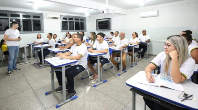 Governo de Goiás abre matrículas da EJA para quem deseja concluir os estudos