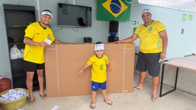 Cliente de Catalão ganha TV de 75 polegadas em sorteio de aniversário da Santos Gás & Água Mineral