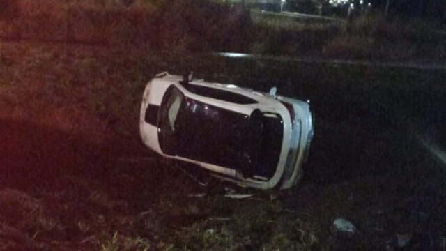 Capotamento na MGC-497 deixa adolescente ferida em Uberlândia