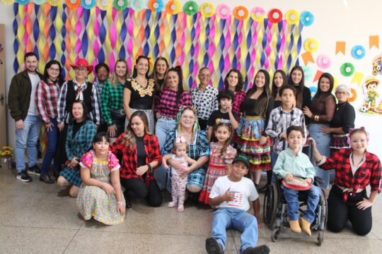 Arraiá do SCFV reúne famílias e fortalece laços comunitários em Ouvidor