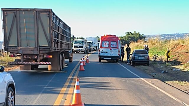 Idoso morre após ser atropelado por carro na MGC-497, em Uberlândia
