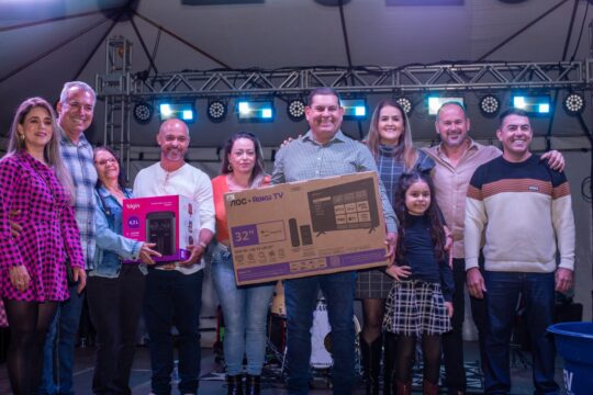 14ª Festa dos Trabalhadores reúne centenas de pessoas e sorteia brindes em Ouvidor