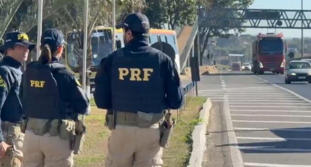 PRF reforça fiscalização nas rodovias federais durante as férias escolares em Goiás