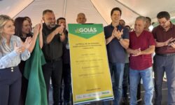 Governador Daniel Vilela entrega 28 casas a custo zero e realiza sonho da casa própria em Três Ranchos Governador Daniel Vilela entrega 28 casas a custo zero e realiza sonho da casa própria em Três Ranchos