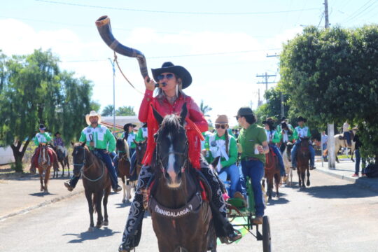 Campo Alegre de Goiás abre a 30ª Festa do Peão e a 25ª Expocampo com cavalgada, almoço e expectativa de grande público