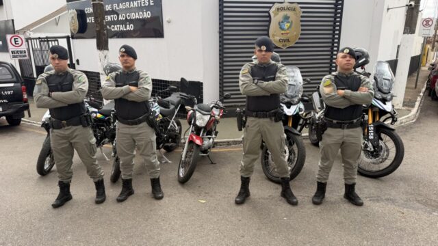 Motociclista é detido após fugir da PM, trafegar pela contramão e dispensar droga em Catalão