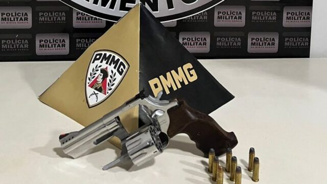 Homem é preso por suspeita de porte ilegal de arma durante abordagem policial, em Araguari