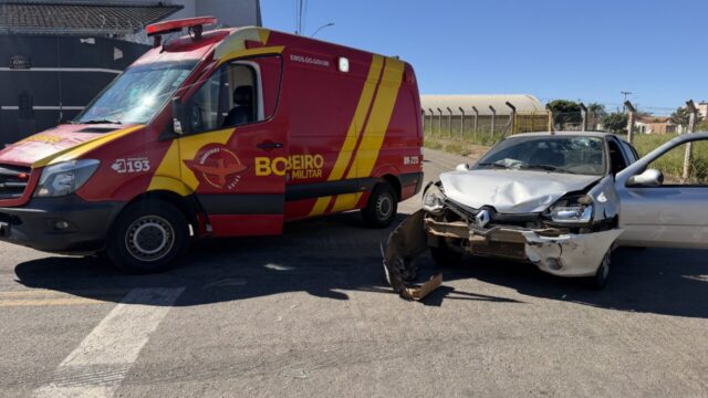 Criança fica ferida após colisão entre dois carros no bairro Margon, em Catalão