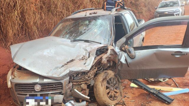 Motorista fica gravemente ferido após colisão frontal entre duas picapes na zona rural de Orizona