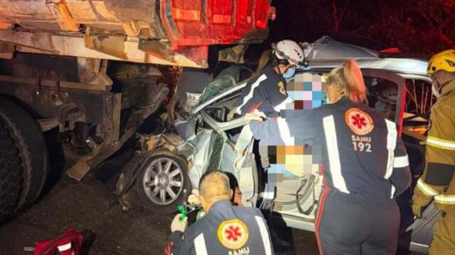 Acidente entre carro e caminhão deixa dois feridos na GO-213, entre Ipameri e Caldas Novas