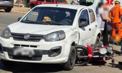 Motociclista fica ferida após colisão com carro no Bairro Castelo Branco, em Catalão Motociclista fica ferida após colisão com carro no Bairro Castelo Branco, em Catalão