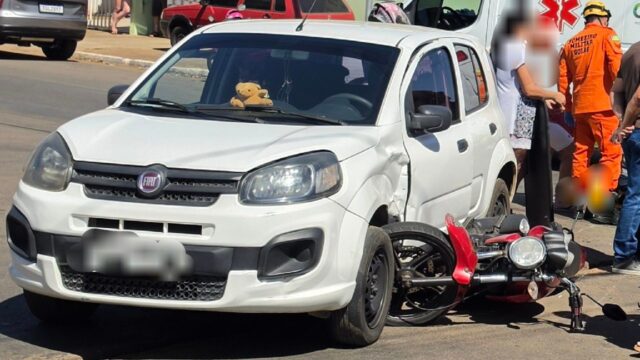 Motociclista fica ferida após colisão com carro no Bairro Castelo Branco, em Catalão