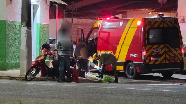 Motociclista fica ferida após colisão com carro no Bairro Nossa Senhora de Fátima, em Catalão
