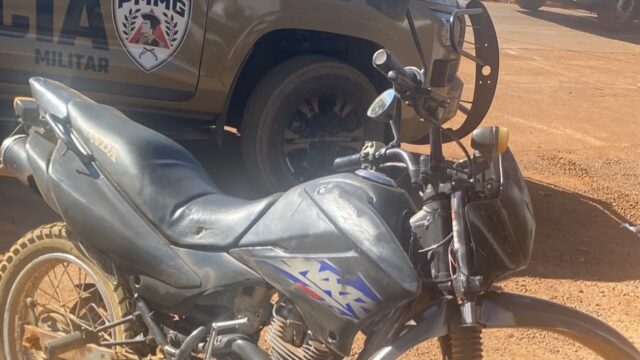 PM recupera motocicleta furtada e prende dois suspeitos após perseguição em Monte Carmelo