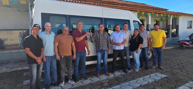 Nova Aurora amplia investimentos na Saúde e entrega van para transporte de mães e crianças atípicas