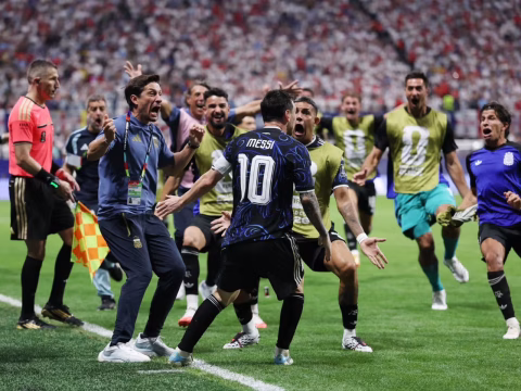Argentina busca virada histórica contra Inglaterra por 2 a 1, avança à final da Copa e fica a um passo do tetracampeonato