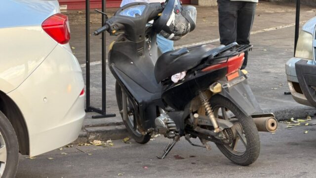 Motociclista fica ferido após colidir contra porta de caminhonete em avenida de Catalão