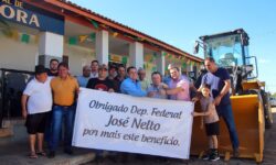 Nova Aurora recebe pá carregadeira zero quilômetro para fortalecer infraestrutura e atendimento à população Nova Aurora recebe pá carregadeira zero quilômetro para fortalecer infraestrutura e atendimento à população