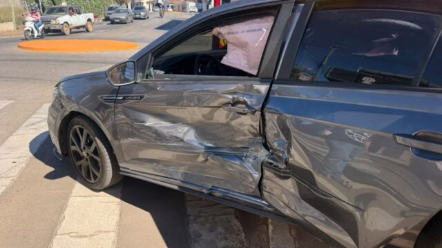 Motorista fica ferida após colisão entre dois carros no Centro de Catalão