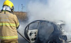 Colisão frontal entre dois veículos deixa duas pessoas feridas e provoca incêndio na GO-213, em Ipameri Colisão frontal entre dois veículos deixa duas pessoas feridas e provoca incêndio na GO-213, em Ipameri