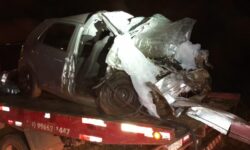 Casal morre em colisão frontal entre carro e caminhão na MGC-452, em Araporã