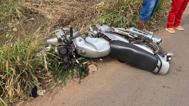 Motociclista fica em estado grave após colisão entre carro e moto no bairro Aeroporto, em Catalão