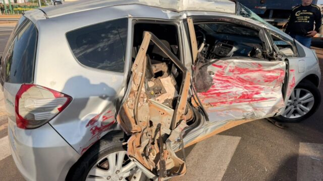 Grave acidente entre caminhão e carro deixa mulher ferida em Catalão
