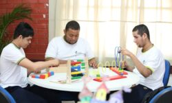 Rede estadual de ensino recebe orientações sobre novo guia do Censo Escolar Rede estadual de ensino recebe orientações sobre novo guia do Censo Escolar