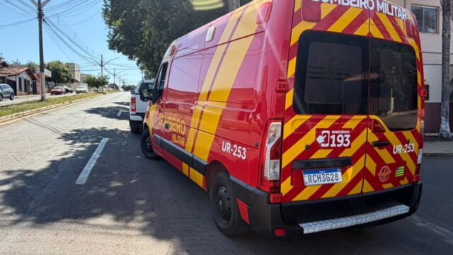 Motociclista fica ferido após colisão com carro no Bairro Santa Cruz, em Catalão