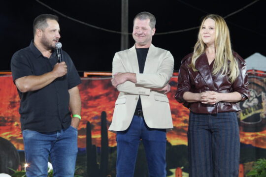 Primeira noite da ExpoCampo 2026 reúne grande público e marca início da festa com sucesso em Campo Alegre de Goiás; George Henrique & Rodrigo foi a atração principal da noite