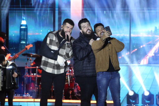 Panda e Ícaro & Gilmar fazem sucesso na primeira noite de shows da Expo Catalão 2026 e reúnem grande público no Parque de Exposições