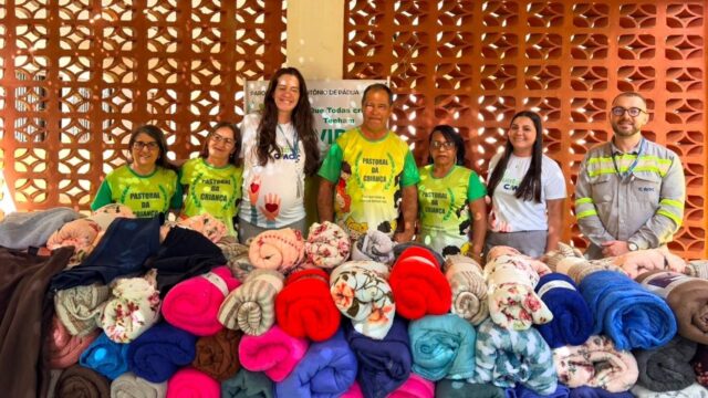 Campanha do Agasalho da CMOC mobiliza parceirose entrega mais de 100 cobertores a famílias de Ouvidor