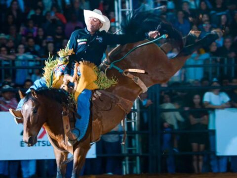 Rodeio em Cavalos volta à Expo Catalão após 40 anos e conquista o público na primeira noite de montarias; confira classificação após a disputa da primeira noite