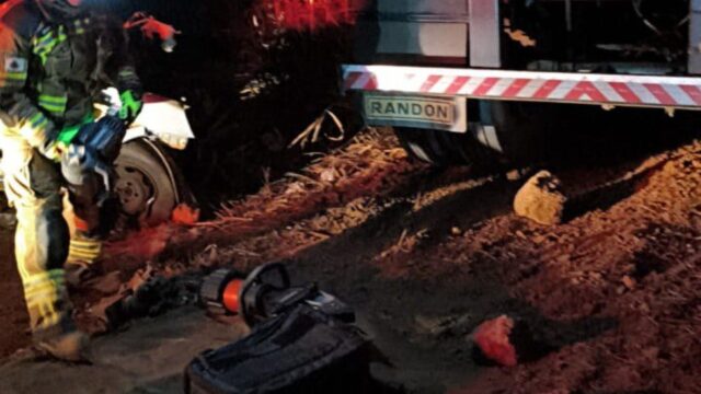 Motorista morre preso às ferragens após batida frontal com caminhão graneleiro na BR-352 em Abadia dos Dourados