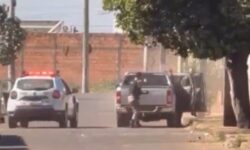 Trio esfaqueia homem durante roubo de caminhonete e é preso após perseguição em Patrocínio Trio esfaqueia homem durante roubo de caminhonete e é preso após perseguição em Patrocínio