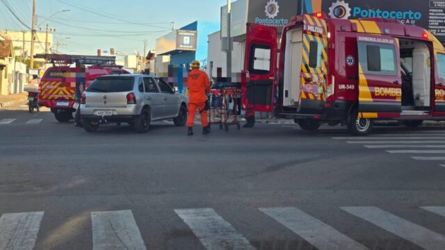 Motociclista fica ferido após colisão entre carro e moto no bairro São João, em Catalão
