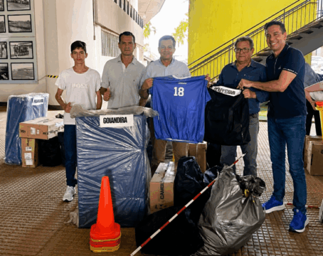 Goiandira recebe materiais esportivos do programa Goiás Bom de Bola