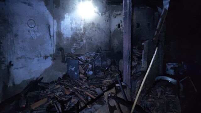 Incêndio atinge residência e deixa morador ferido durante a madrugada em Goiandira