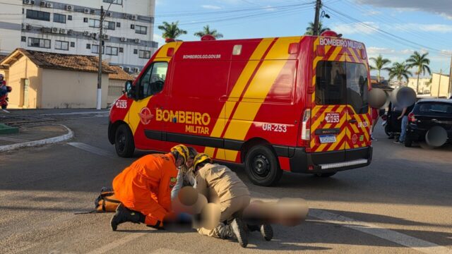 Idosa fica ferida após ser atropelada por carro, em Catalão